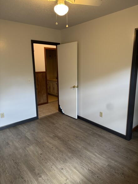 Building Photo - 114 Fairview Ln
