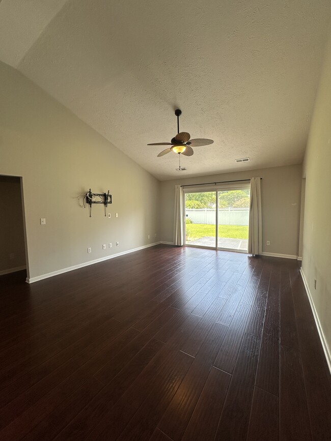 Living room - 396 Pilothouse Dr