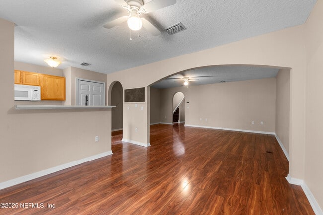 Building Photo - 11871 Lake Bend Cir