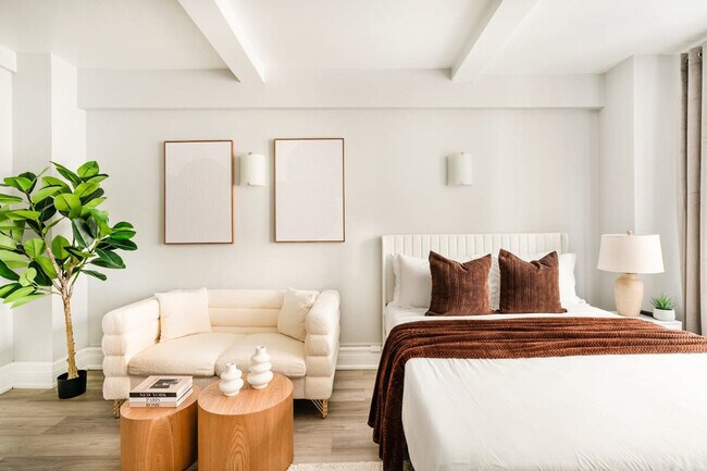 Building Photo - 240 W 73rd St