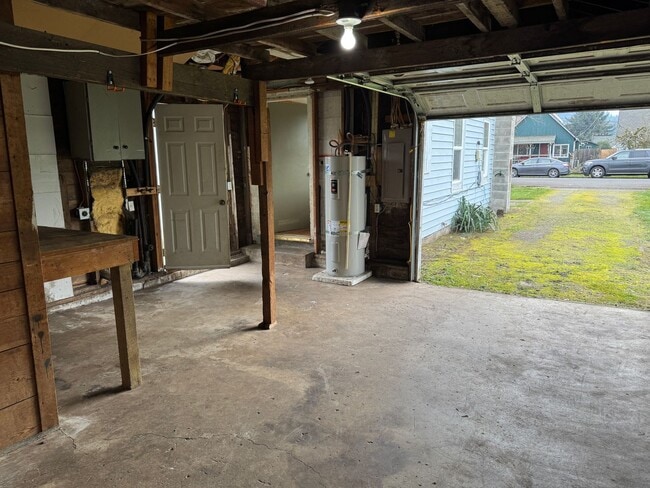 Building Photo - Updated 3 bedroom, 1 bath house in Springfield!