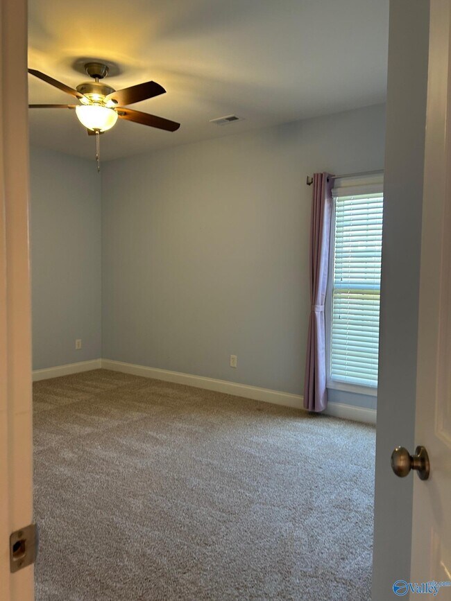 Building Photo - 152 Shalerock Dr