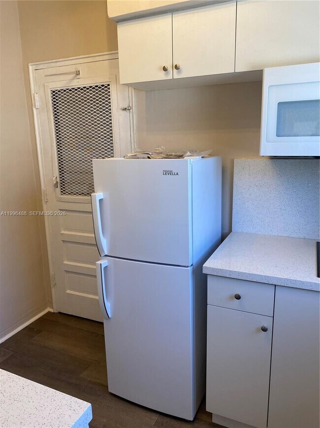 Building Photo - 40 Almeria Ave