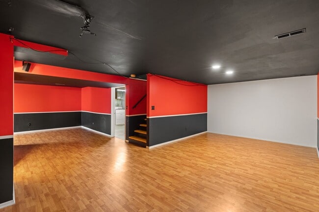 Building Photo - 1620 Dahlia Ct
