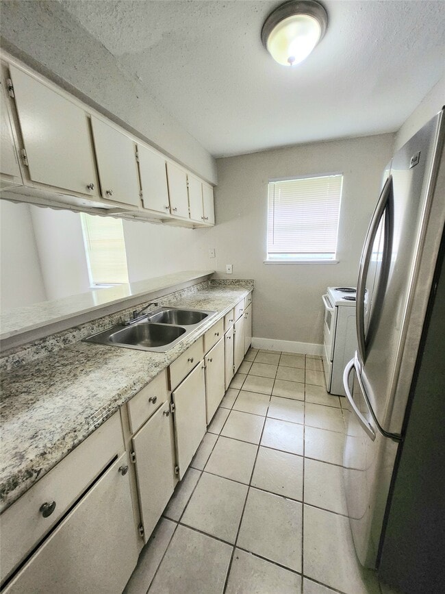 Building Photo - 9110 Kentshire Dr