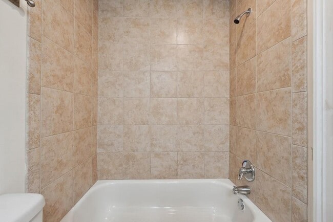 Building Photo - 104 Rondak Cir SE