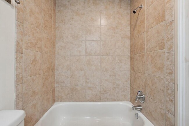 Building Photo - 104 Rondak Cir