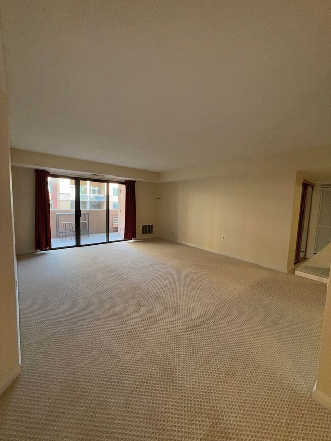 Building Photo - 2 Bedroom 2 Bathroom Condo Available for Rent
