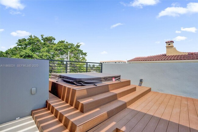 Building Photo - 1825 NE 26th Ave