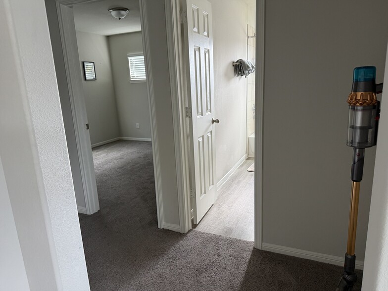 Building Photo - 27094 Grey Fox Run