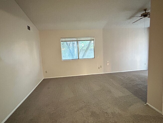Building Photo - **$500.00 OFF FIRST MONTHS RENT AT MOVE  I...