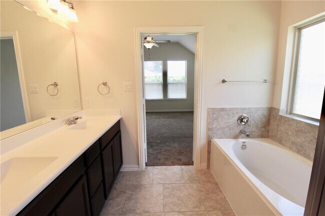 Building Photo - 1100 Arvada Dr