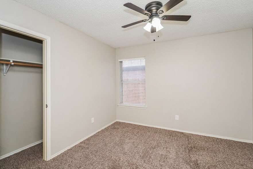 Building Photo - 8112 Broken Arrow Rd