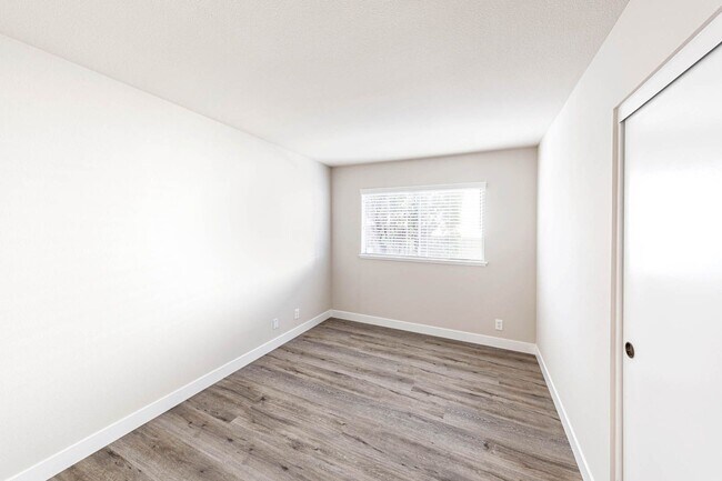 Building Photo - Upgraded 4 bedroom Fountain Valley Home