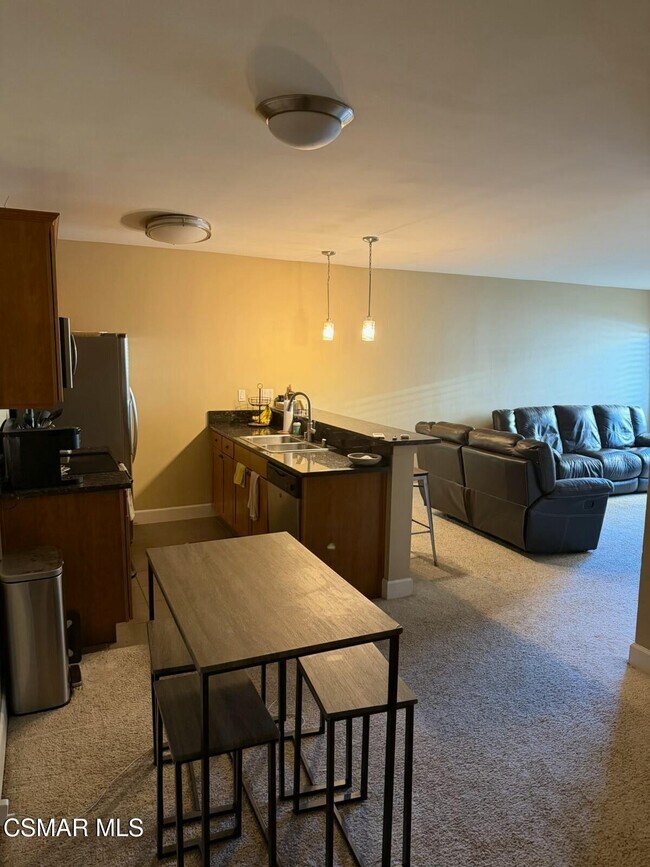 Building Photo - 10982 Roebling Ave