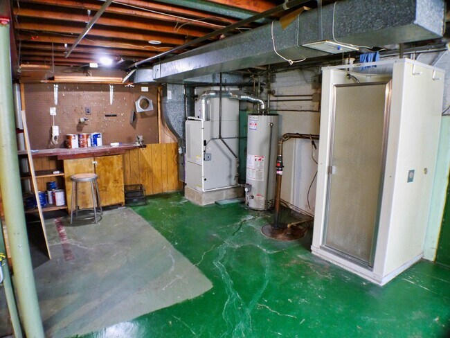 Building Photo - 9337 S Richmond Ave