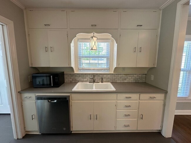 Building Photo - 514 E Charnwood St