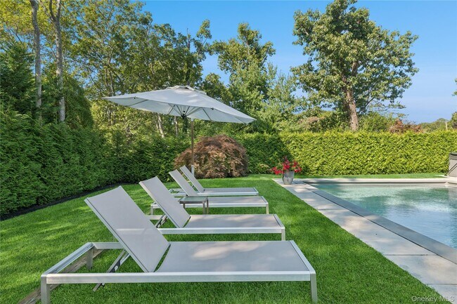 Building Photo - 13 Sherwood Rd