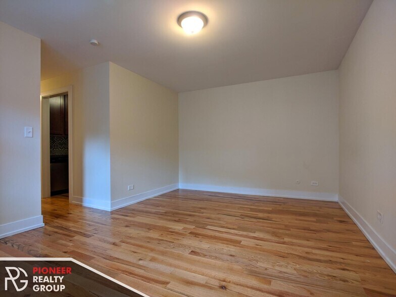 Building Photo - 563 W Arlington Pl