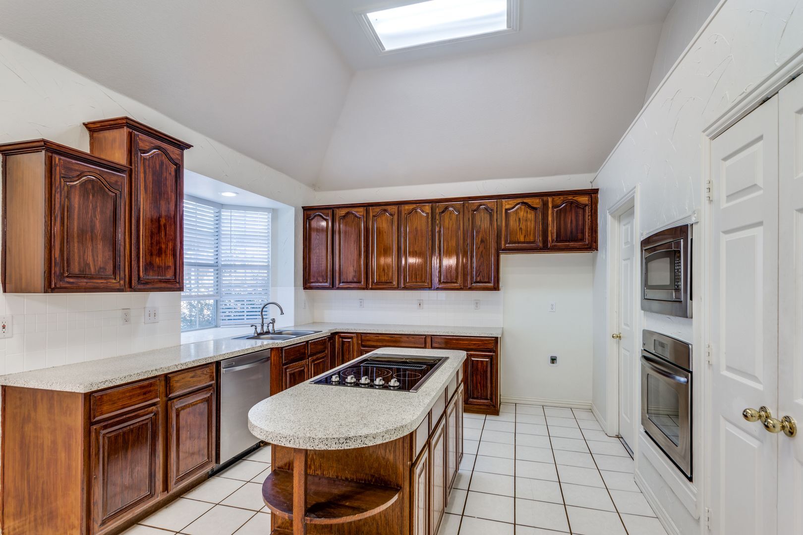 Building Photo - 2021 Broadleaf Dr