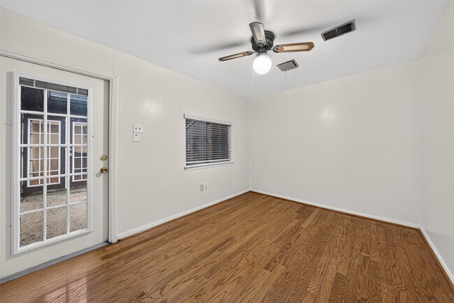 Building Photo - 3107 Pecan Point Dr
