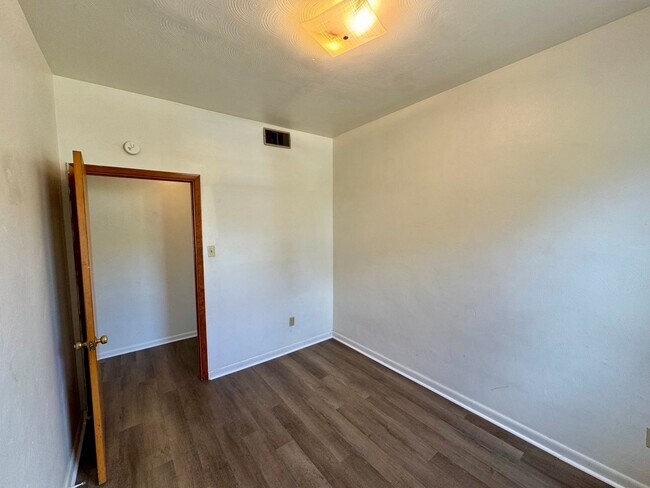 Building Photo - 212 N Highland Ave