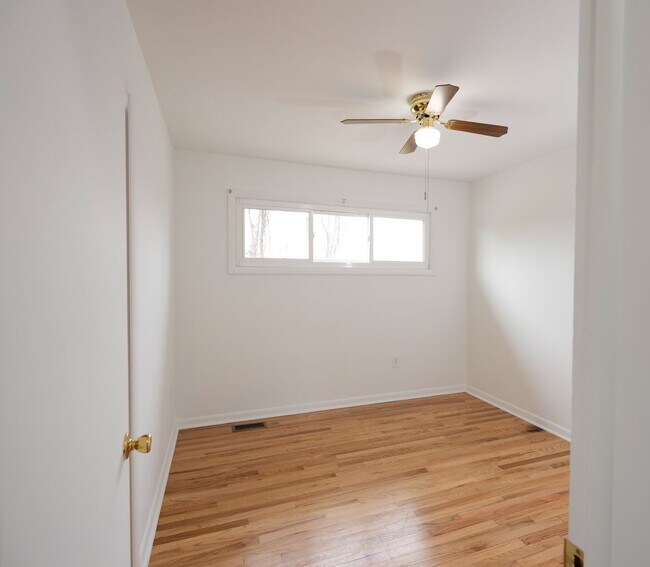 Building Photo - 2305 River Rd