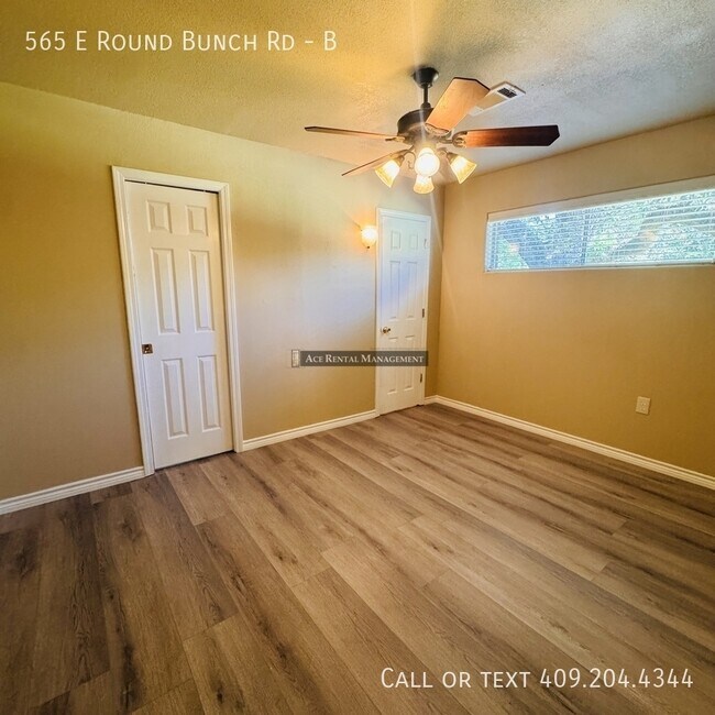 Building Photo - 565 E Roundbunch Rd