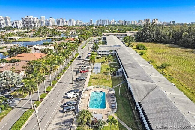 Building Photo - 600 Layne Blvd