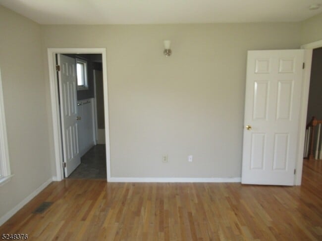 Building Photo - 1 Lakeview Terrace