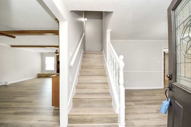 Building Photo - 3923 Cypress Lake Dr