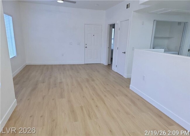 Building Photo - Inviting First-Floor Corner Condo with Modern Finishes & Poolside Location!