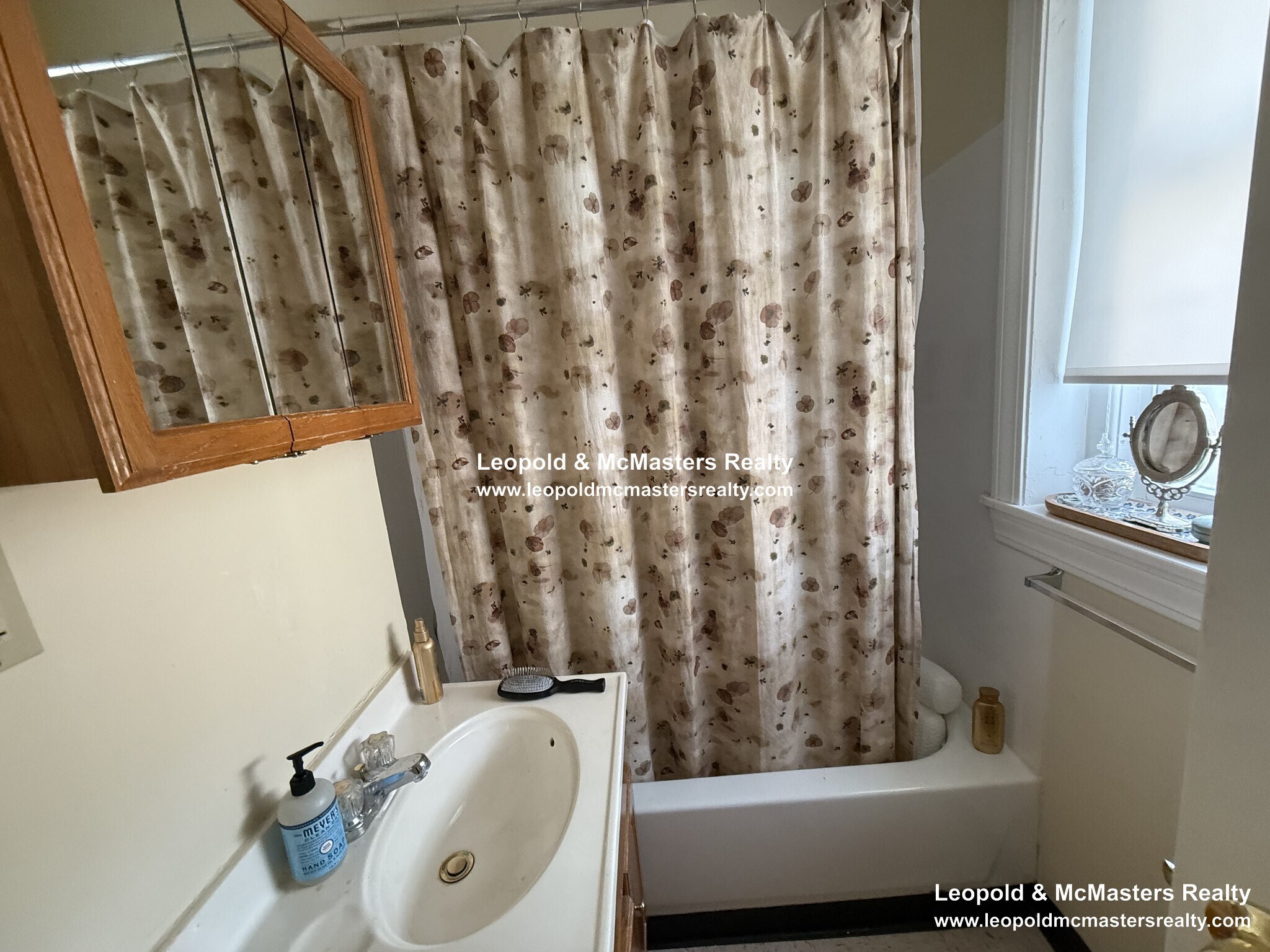 Building Photo - 164 Kelton St