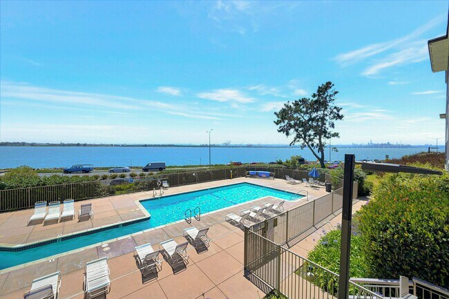 Building Photo - Large & Sunny Deck with this Cozy 1-Bedroom