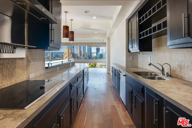 Building Photo - 2220 Ave of the Stars