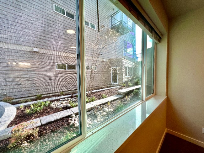 Building Photo - 2330 Yakima Ct