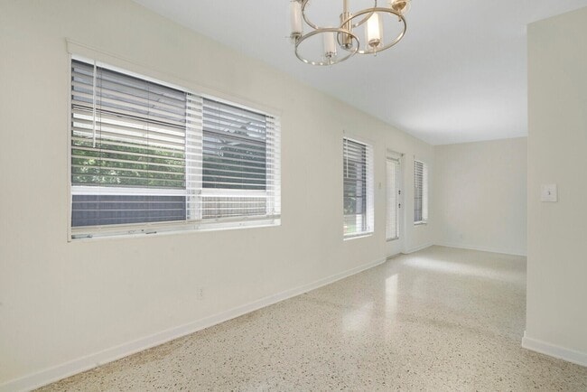 Building Photo - 3410 Poinsettia Ave