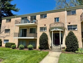 Building Photo - Spacious and sunny 1 bed/1 bath balcony co...