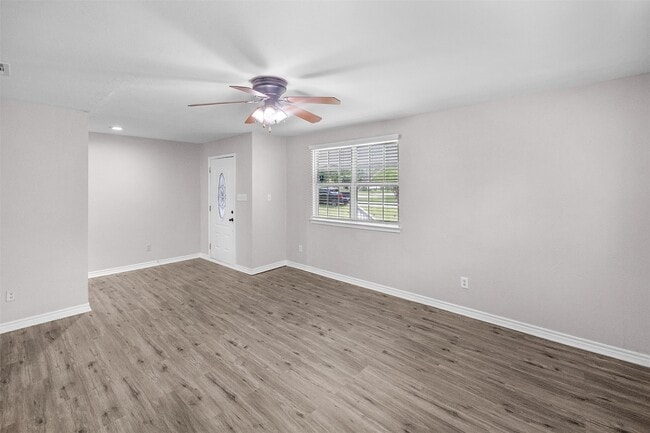 Building Photo - 16766 Lake Cir