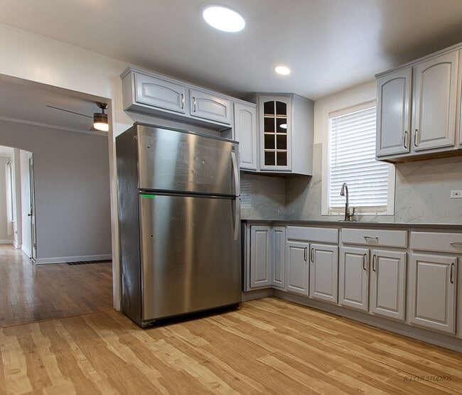 Building Photo - 1841 N Linder Ave