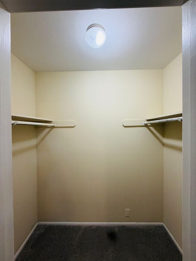 Building Photo - 7724 Bles Ave