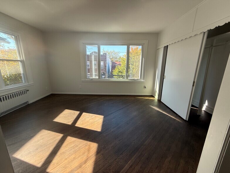 Building Photo - 2123 E 15th St