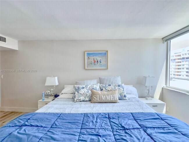 Building Photo - 2030 S Ocean Dr