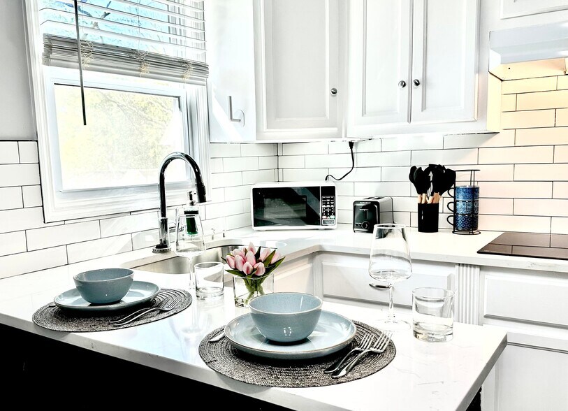 Building Photo - 2074 Flint Hill Dr