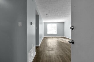 Building Photo - 2 Bedroom Apartment