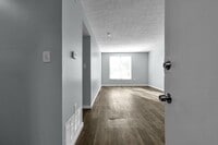 Building Photo - 2 Bedroom Apartment