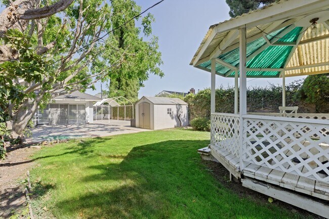 Building Photo - Welcome to this Beautiful Ranch-Style Home...