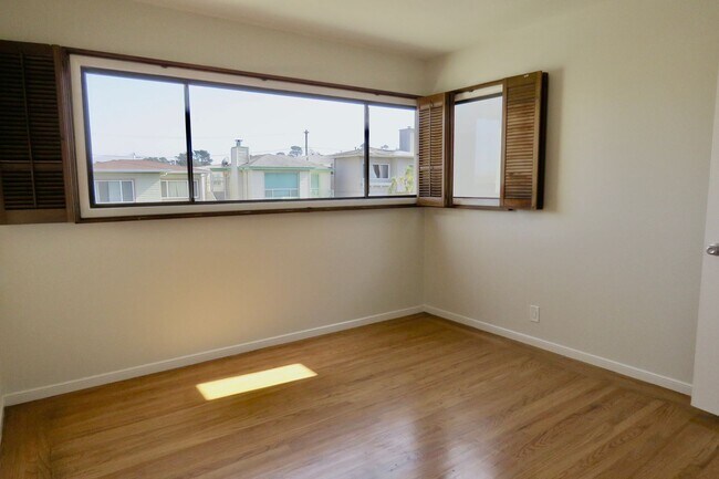 Building Photo - 52 Oakmont Dr