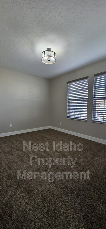 Building Photo - 157 E Murtaugh Lake Dr