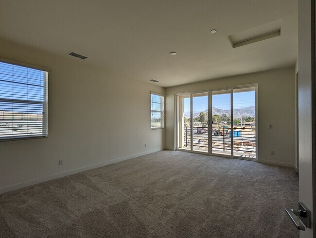 Building Photo - Beautiful Two-Story Four Bedroom Home at t...